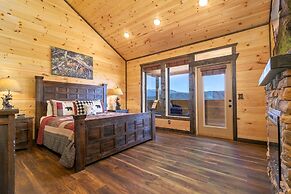 Bear Hugs - 5 Bedrooms, 5.5 Baths, Sleeps 20 5 Cabin by RedAwning