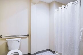 Norwood Inn & Suites Milwaukee