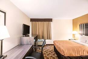 Norwood Inn & Suites Milwaukee