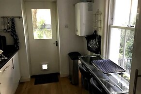 Spacious 1 Bedroom Apartment in Earls Court