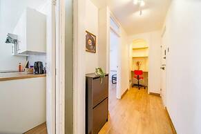 Livestay - 2 Bed Apt, Free Parking in Luton