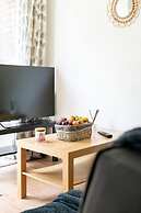 Livestay - 2 Bed Apt, Free Parking in Luton