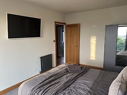 Broadway Beach Homes Airbnb With Hot tub