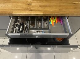 Broadway Beach Homes Airbnb With Hot tub