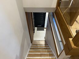 Broadway Beach Homes Airbnb With Hot tub