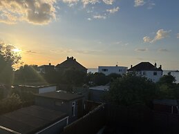 Broadway Beach Homes Airbnb With Hot tub