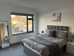 Broadway Beach Homes Airbnb With Hot tub