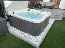 Broadway Beach Homes Airbnb With Hot tub