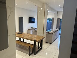 Broadway Beach Homes Airbnb With Hot tub