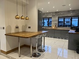 Broadway Beach Homes Airbnb With Hot tub