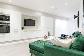 Livestay - 2 Bed Hollywood Movie Themed Apt