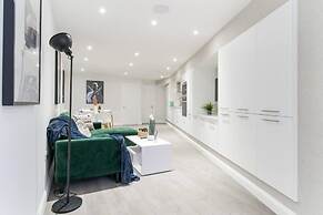 Livestay - 2 Bed Hollywood Movie Themed Apt