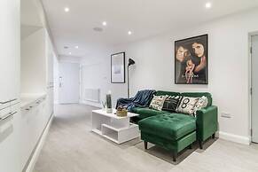 Livestay - 2 Bed Hollywood Movie Themed Apt