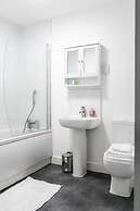 Livestay - One Bed Apt, Free Parking, Sleeps 4