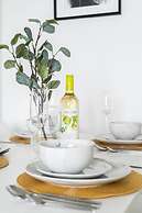 Livestay - One Bed Apt, Free Parking, Sleeps 4