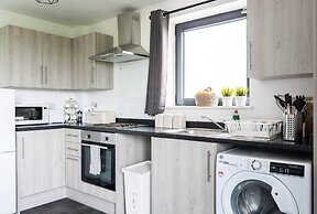 Livestay - One Bed Apt, Free Parking, Sleeps 4