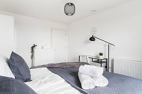 Livestay - One Bed Apt, Free Parking, Sleeps 4