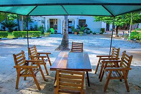 Dar es Salaam-sleeps8-parking-garden-pet Friendly