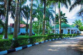 Dar es Salaam-sleeps8-parking-garden-pet Friendly