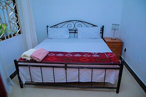 Dar es Salaam-sleeps8-parking-garden-pet Friendly