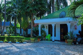 Dar es Salaam-sleeps8-parking-garden-pet Friendly