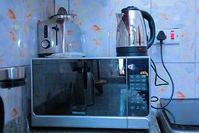 Dar es Salaam-sleeps8-parking-garden-pet Friendly