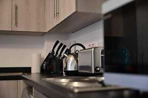 Livestay - Modern Spacious 2 Bed 2 Bath Apartment