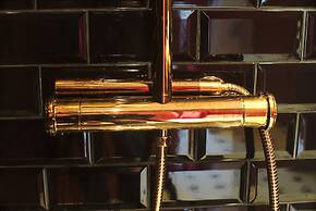 The Lord Byron Suite