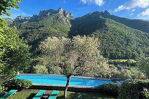 1 Bed Cottage Sleeps 4 Private Garden - Pool