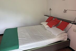 1 Bed Cottage Sleeps 4 Private Garden - Pool