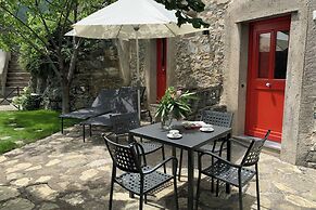 1 Bed Cottage Sleeps 4 Private Garden - Pool