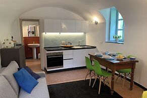 1 Bed Cottage Sleeps 4 Private Garden - Pool