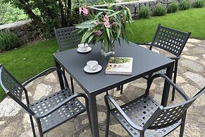 1 Bed Cottage Sleeps 4 Private Garden - Pool