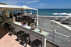 1 Bed Cottage Sleeps 4 Private Garden - Pool