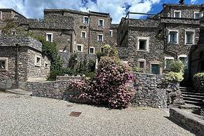 1 Bed Cottage Sleeps 4 Private Garden - Pool