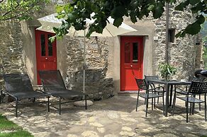 1 Bed Cottage Sleeps 4 Private Garden - Pool