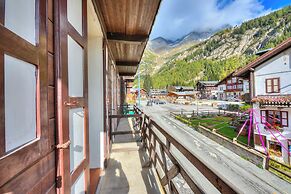Monterosa Cozy Apartment 200m From Ski