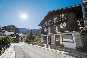 Monterosa Cozy Apartment 200m From Ski