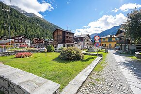 Monterosa Cozy Apartment 200m From Ski