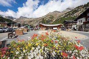 Monterosa Cozy Apartment 200m From Ski