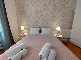 Estrela Charming Rooms 2 by HOST-POINT