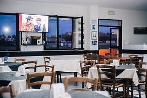 La Meta Sporting Rooms