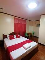 OYO 879  Lauriens Budget Hotel 2