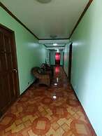 OYO 879  Lauriens Budget Hotel 2