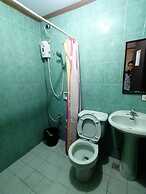 OYO 879  Lauriens Budget Hotel 2