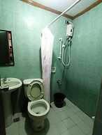 OYO 879  Lauriens Budget Hotel 2