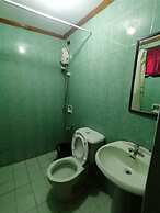 OYO 879  Lauriens Budget Hotel 2