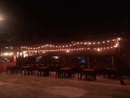 OYO 879  Lauriens Budget Hotel 2