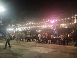 OYO 879  Lauriens Budget Hotel 2