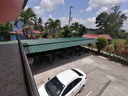 OYO 879  Lauriens Budget Hotel 2